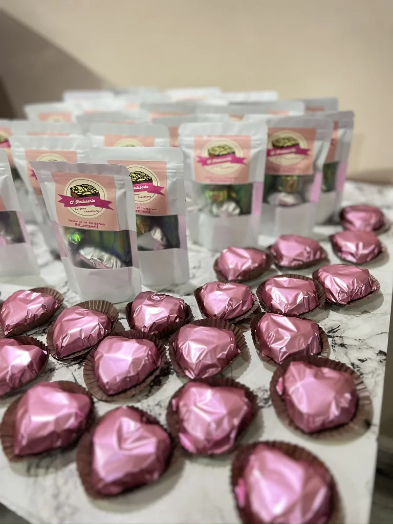 Assorted Chocolates (Roasted Almonds & Crackles)